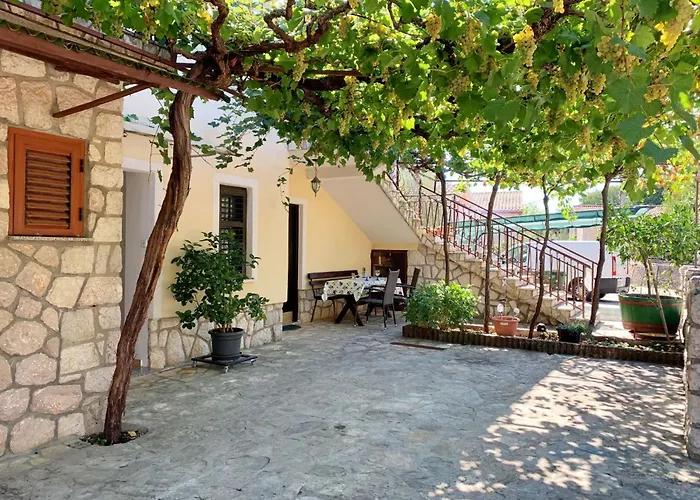 Santic By Interhome Apartamento Čižići